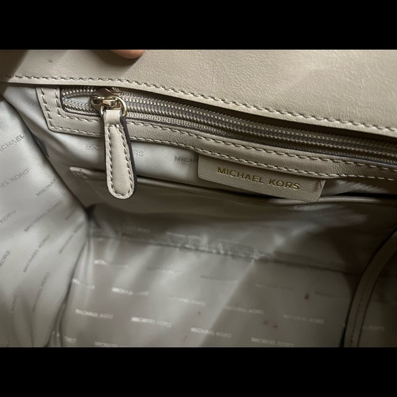 Micheal kors bag - Picture 9 of 9